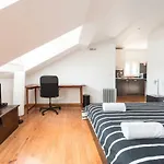 Cozy In Bairro Alto Apartment *