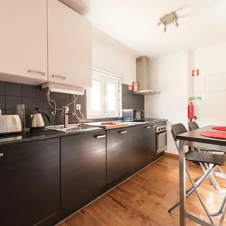 Cozy In Bairro Alto Apartment *